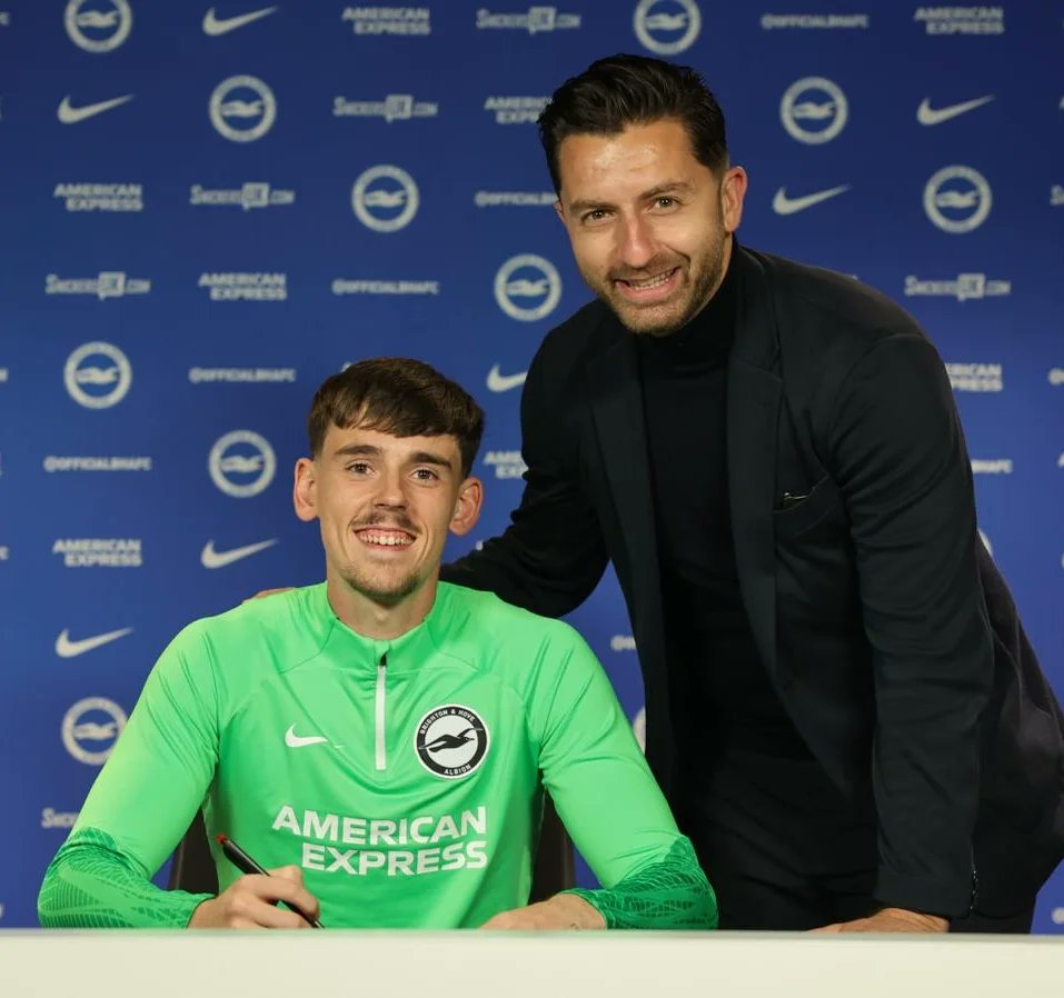 AscendSportsG's tweet photo. Signed &amp; sealed 📝 Steven Hall is an @OfficialBHAFC player. Big things coming! https://t.co/S8k3OYi7hc