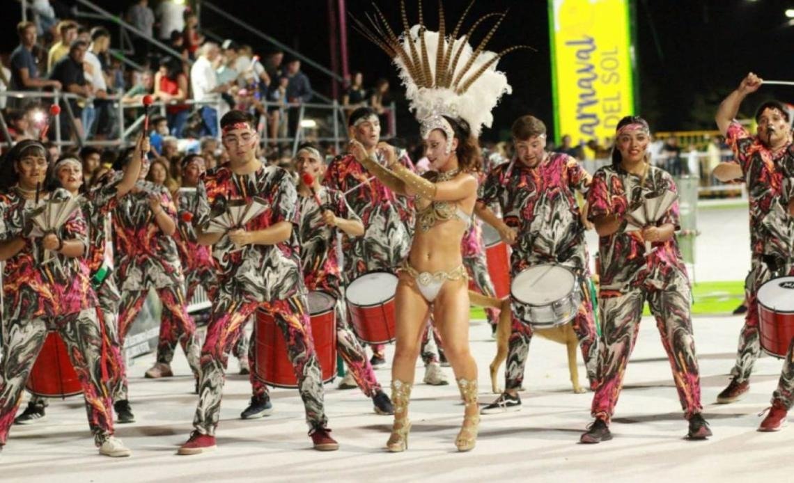 📢 Dolores se prepara para una nueva edición del Carnaval del Sol

En #TardeNacional, <a href="/SoyCarlaRuiz/">Carla Ruiz</a> habló al respecto con el intendente de la localidad bonaerense, Juan Pablo García

👉 radionacional.com.ar/dolores-se-pre…