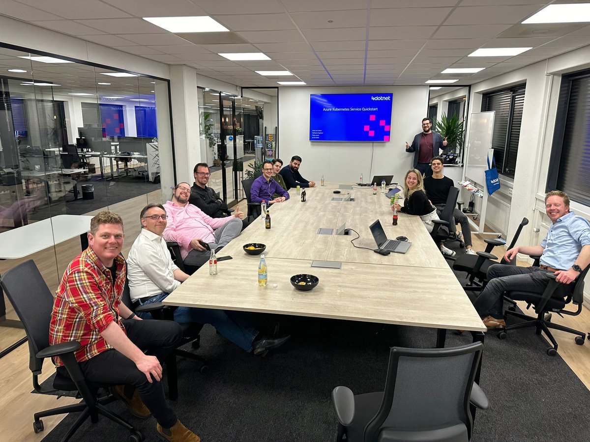 4Dotnet's tweet image. Vanavond weer een gezellige avond in Meppel, Nieuwegein en remote sluiten ook nog collega's aan🥳. @EdgarTichelaar geeft een bedrijfsupdate samen met Audrey en onze nieuwe Fieldmanager Sascha. Daarna Joost van Uitert met zijn kennissessie over #Azurekubernetes.