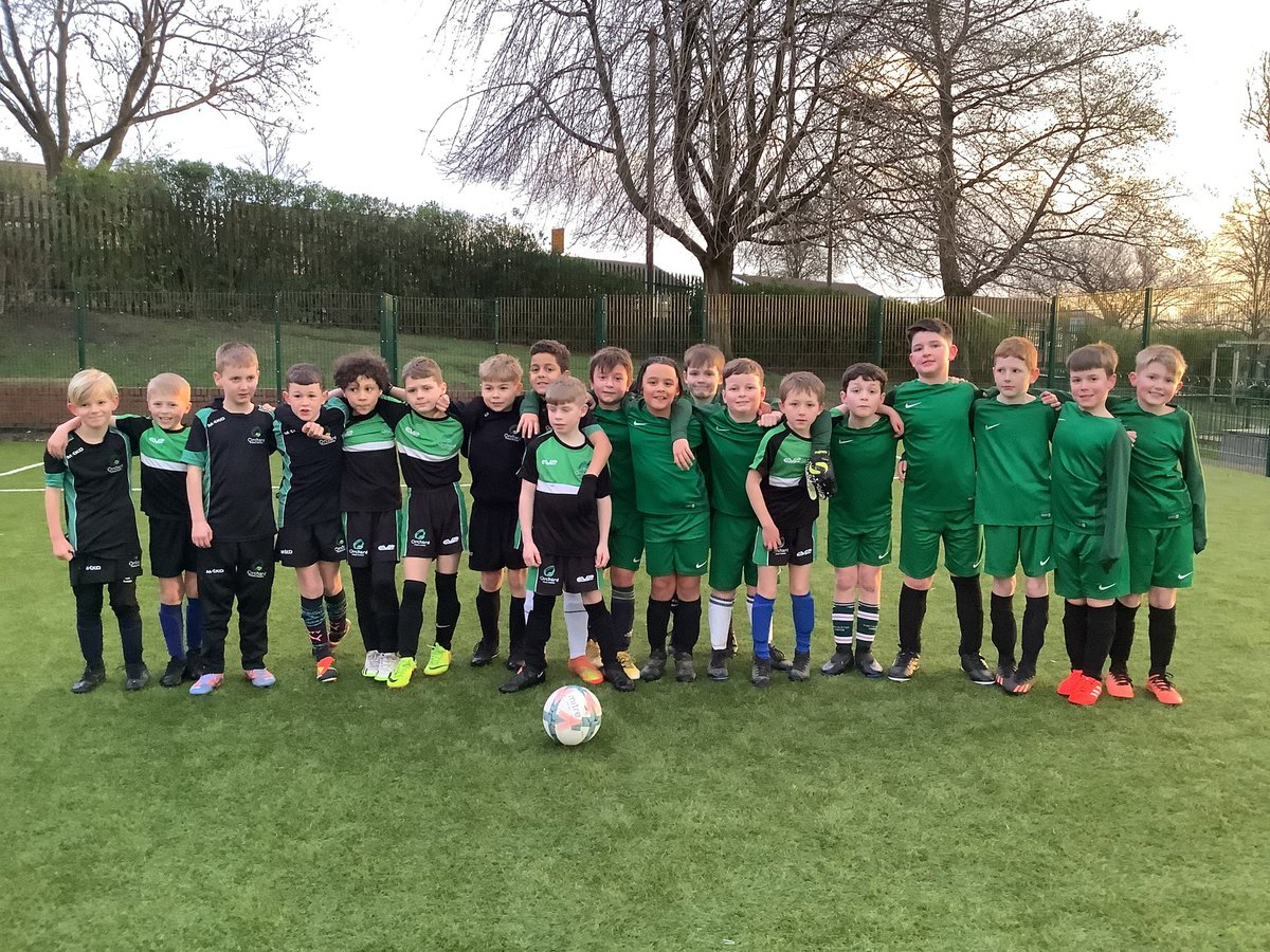 StPatricks_PE's tweet photo. A brilliant friendly football match at Orchard this afternoon with some of our Year 3/4 boys. Great team work on display and a valiant effort from all. Well done Orchard winning 4-2 ⚽️⭐️ @SGNKssp #primaryfootball #KS2 https://t.co/kgAxw4kqz8