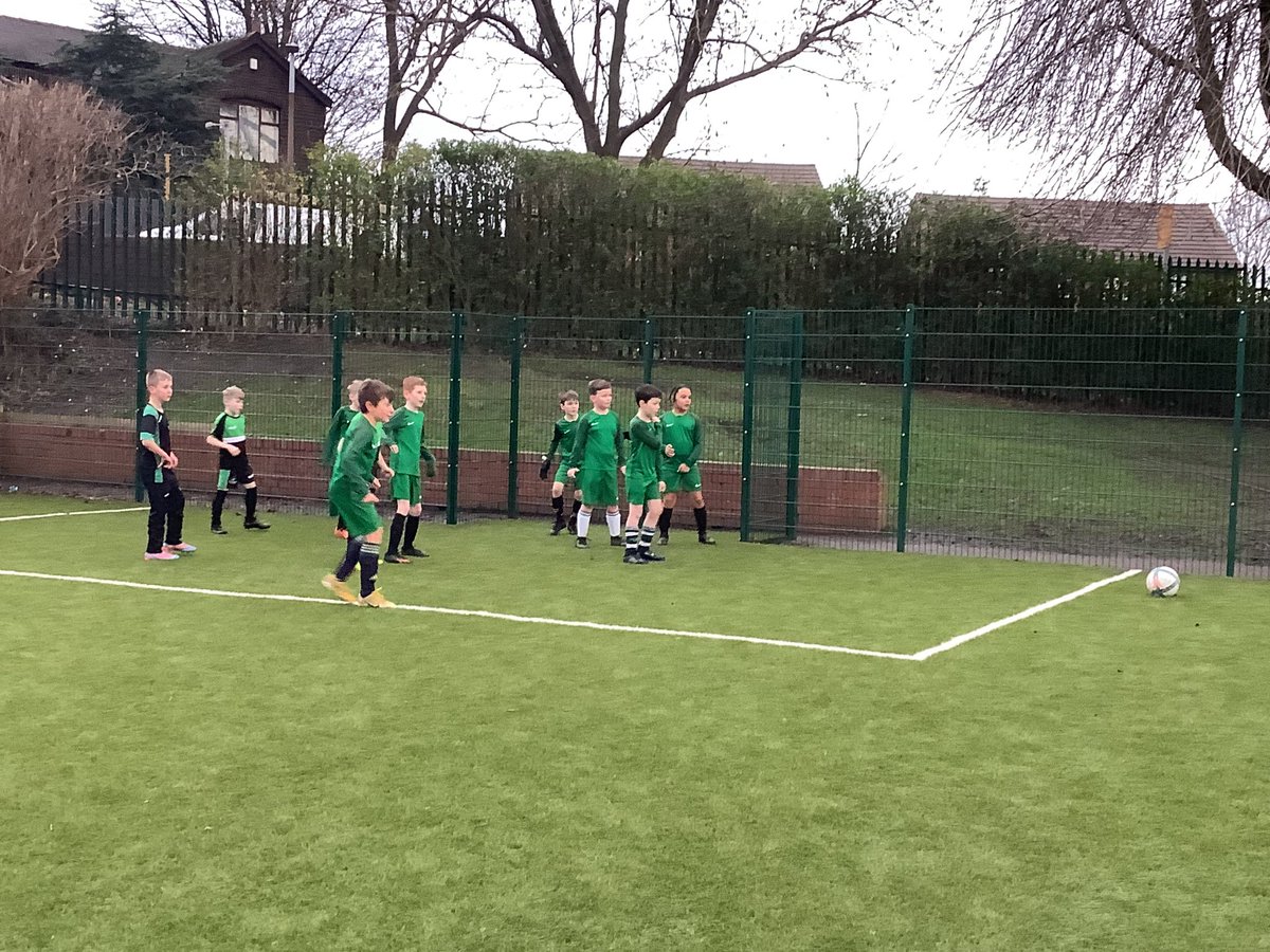 StPatricks_PE's tweet photo. A brilliant friendly football match at Orchard this afternoon with some of our Year 3/4 boys. Great team work on display and a valiant effort from all. Well done Orchard winning 4-2 ⚽️⭐️ @SGNKssp #primaryfootball #KS2 https://t.co/kgAxw4kqz8