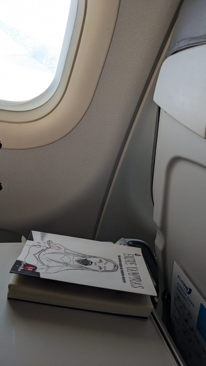 La ventaja de la web de Cosecha Negra es que “Entre vampiras”, la novela negra de un servidor, os llega rápidamente por tierra, mar y aire. Adjunto el enlace para que no os perdáis una lectura apasionante. #novelanegra #LibrosRecomendados #novela  

cosechanegraediciones.es/producto/entre…