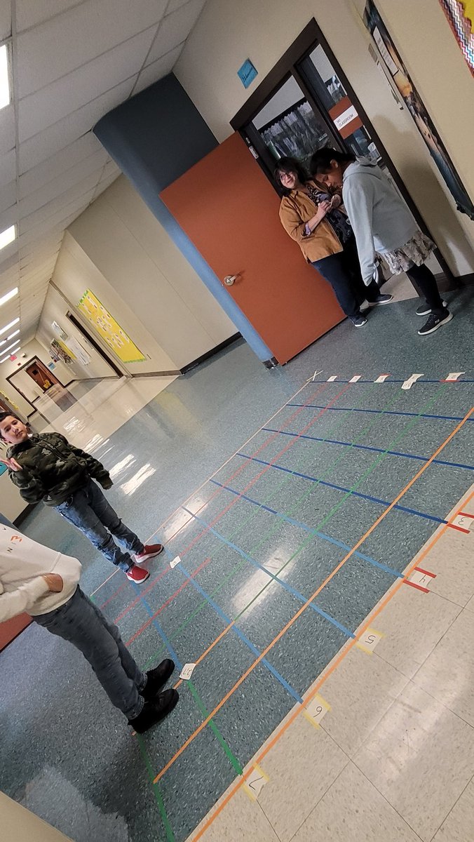 Roxologist's tweet image. Something about making your worksheets come alive!!!!!!!!!! I will always preach this!!! #learningSTYLES #TEACHINGstyles #KINESTHETIClearning @plumcreekelem