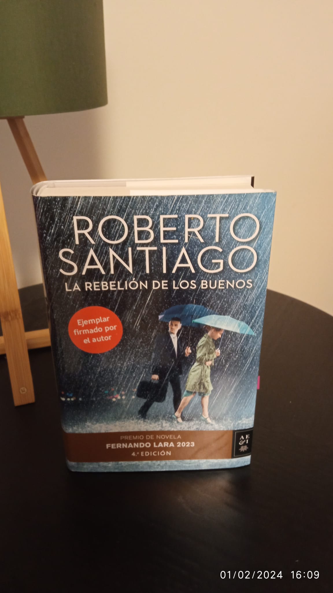La rebelión de los buenos, de Roberto Santiago, reseña 