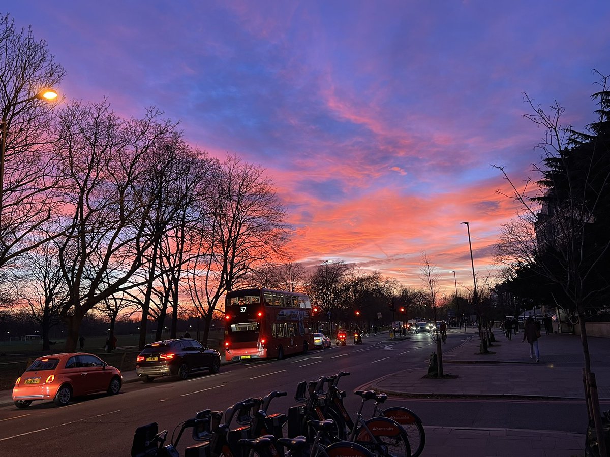 SakaynahHunter's tweet photo. Catching sunset on your way home is always a plus. https://t.co/As9AvSrWdb