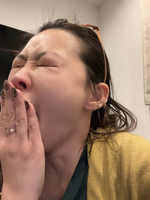 42歳 地道に生きてるとネタなんて無いな~オシャレカフェとか行かんしなぁ~  なんて思いながらポストする深夜4時近く。  マジでよく勘違いされますが 夜の街にくりだしもしないし、交友関係も広くもない。 キラキラしたもんでもないっすよ そんなもんです。  でもやる時はやるヤツなんです (