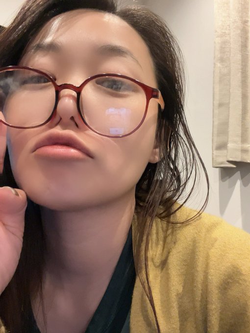 42歳 地道に生きてるとネタなんて無いな~オシャレカフェとか行かんしなぁ~  なんて思いながらポストする深夜4時近く。  マジでよく勘違いされますが 夜の街にくりだしもしないし、交友関係も広くもない。 キラキラしたもんでもないっすよ そんなもんです。  でもやる時はやるヤツなんです (