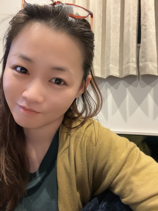 42歳 地道に生きてるとネタなんて無いな~オシャレカフェとか行かんしなぁ~  なんて思いながらポストする深夜4時近く。  マジでよく勘違いされますが 夜の街にくりだしもしないし、交友関係も広くもない。 キラキラしたもんでもないっすよ そんなもんです。  でもやる時はやるヤツなんです (