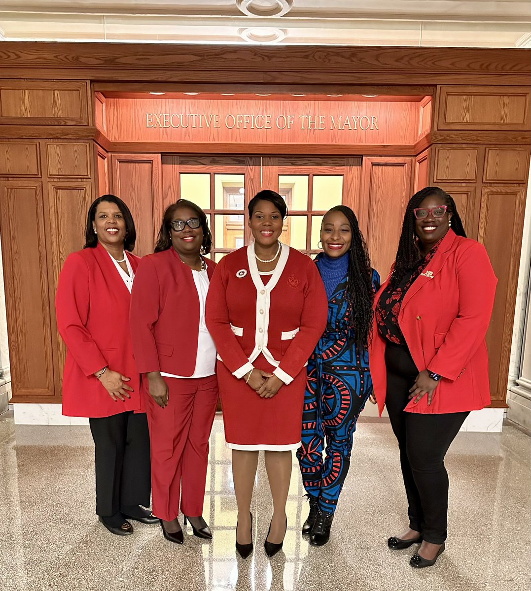 The Social Action Committees of WDCAC & @TheFCACDST met with DC Mayor Muriel Bowser to discuss the upcoming FY25 budget priorities and our recommendations for a more equitable and safer DC #wdcacdst #dst1913 #wearesocialaction