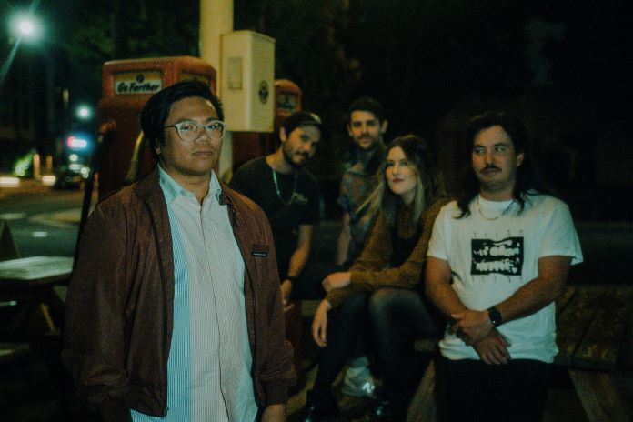 Under_Radar_Mag's tweet photo. Portland-based melodic noise rock outfit The Fourth Wall has shared a new single, "Darkness of Heart,” premiering with Under the Radar. Their new album, 'Return Forever,' is out later this year via DevilDuck.
https://t.co/iI1LX4jeJd https://t.co/rzxtLWbVrg