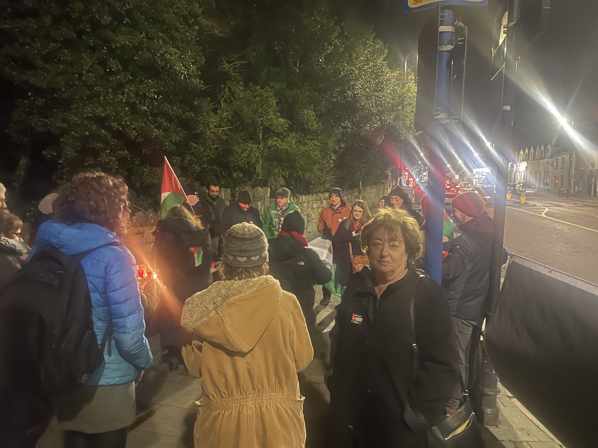 CathMurphyTD's tweet photo. This evening the CELBRIDGE Palestine Group held another candlelight vigil - with calls for a ceasefire and sufficient humanitarian aid to avoid even more loss of life. https://t.co/ZnKb5y8o5w