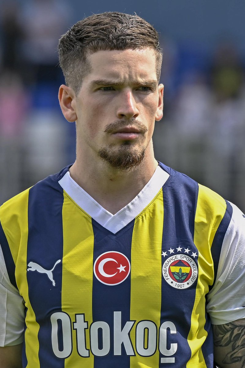 FabrizioRomano's tweet photo. 🚨🟡🔵 Ryan Kent’s move to Lazio has collapsed. Fenerbahçe have been informed. https://t.co/MZdNNITiDn