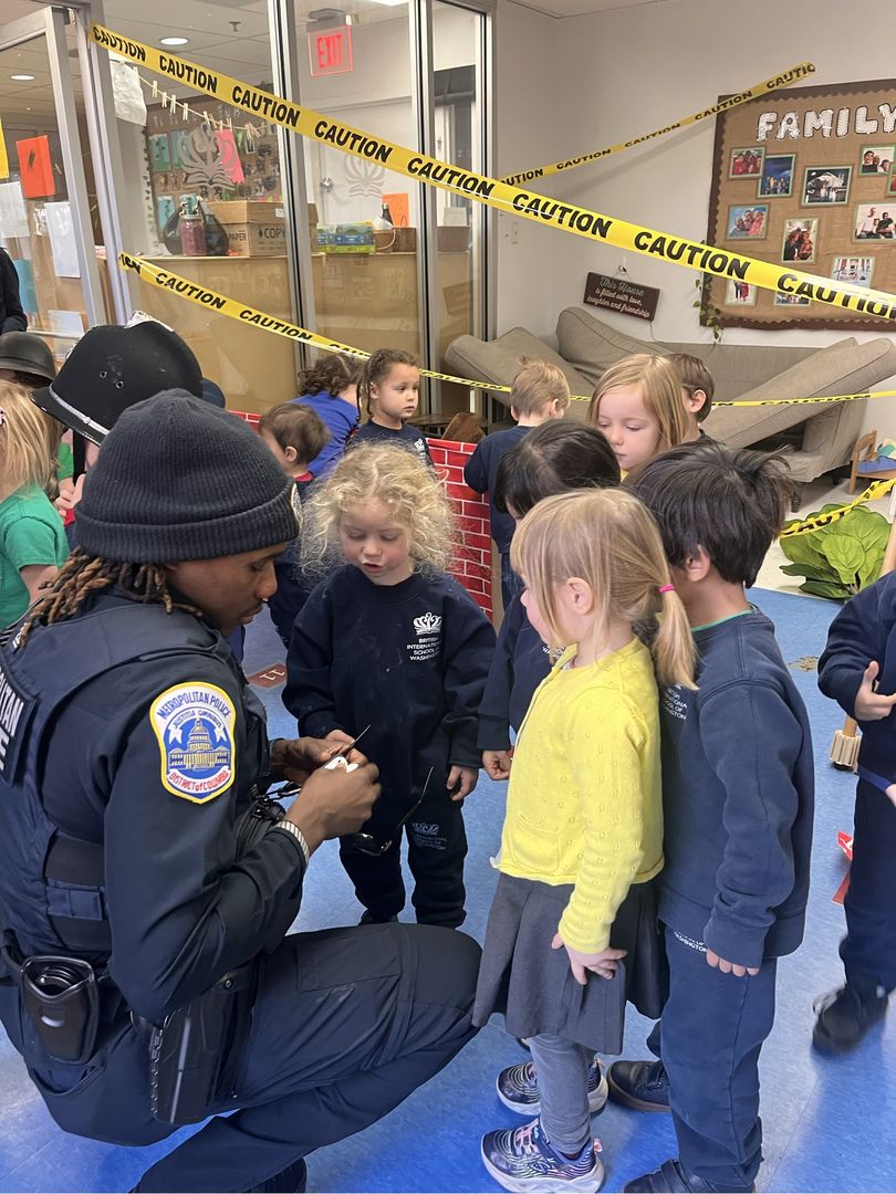 BISWashington's tweet image. Officer Hughes from the Metropolitan Police lends a helping hand at BISW, guiding the Nursery through their classroom crime scene while shedding light on the valuable role of law enforcement in our community 🚔
#BISW #NordAngliaEducation #MetropolitanPolice