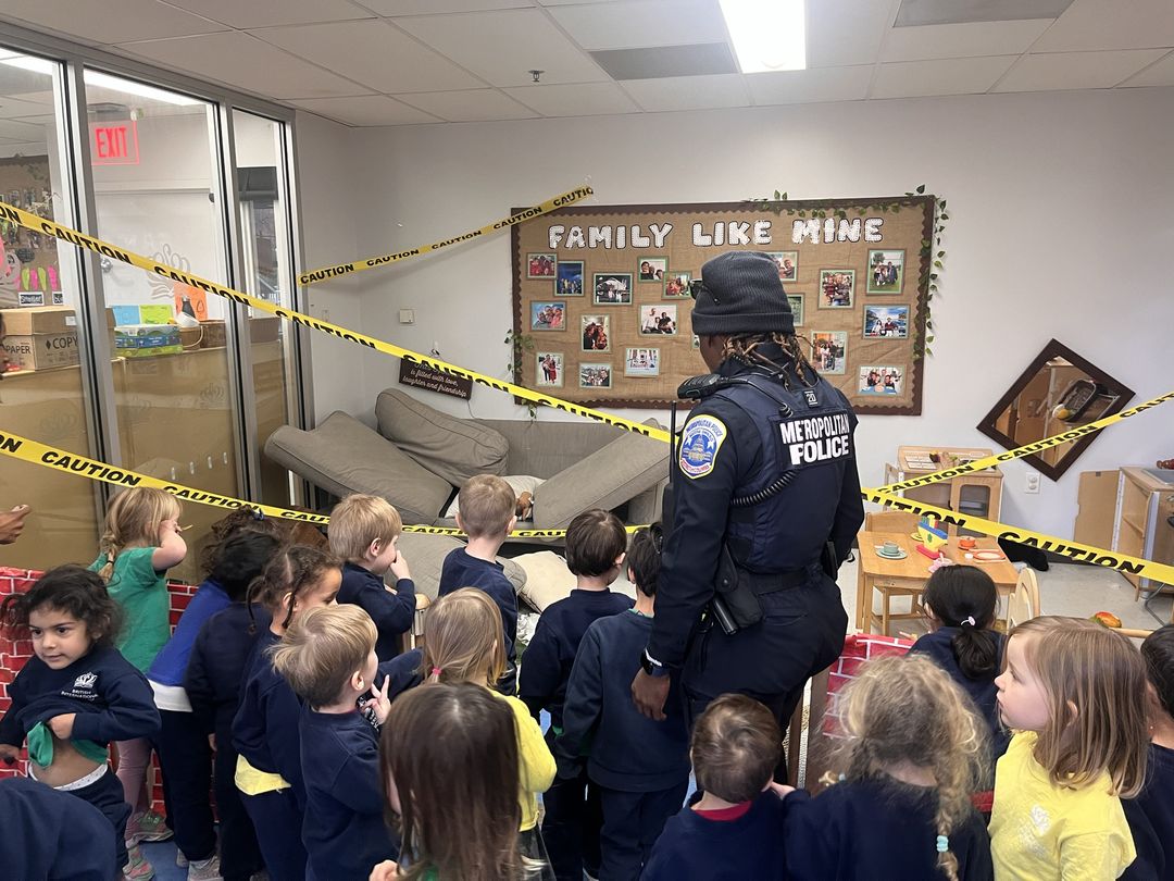 BISWashington's tweet image. Officer Hughes from the Metropolitan Police lends a helping hand at BISW, guiding the Nursery through their classroom crime scene while shedding light on the valuable role of law enforcement in our community 🚔
#BISW #NordAngliaEducation #MetropolitanPolice