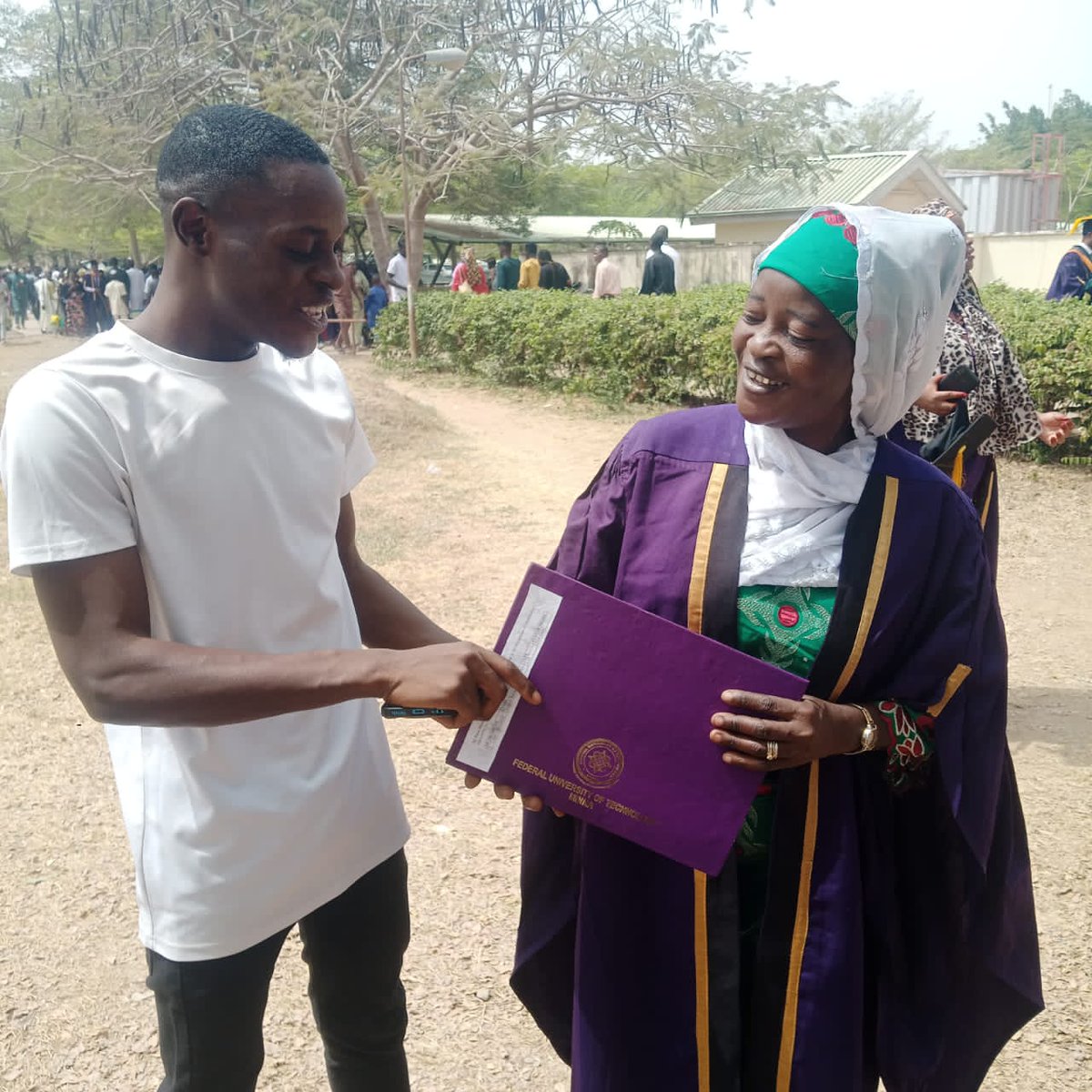 StarwhiteOne's tweet photo. Grateful for the incredible journey, First Class Honours ✅
Overall best from the department of Mathematics✅
Highest CGPA from the School of Physical Science✅
Glory be to the Almighty.
Next Target: Founding an Investment Club✳️
#FutminnaConvocation
#Futminna
#Purplethursday https://t.co/Y1A5I76rT9