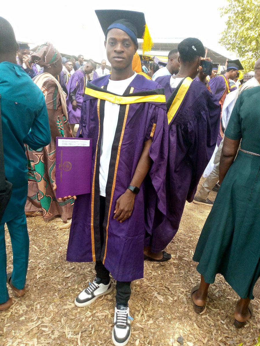 StarwhiteOne's tweet photo. Grateful for the incredible journey, First Class Honours ✅
Overall best from the department of Mathematics✅
Highest CGPA from the School of Physical Science✅
Glory be to the Almighty.
Next Target: Founding an Investment Club✳️
#FutminnaConvocation
#Futminna
#Purplethursday https://t.co/Y1A5I76rT9