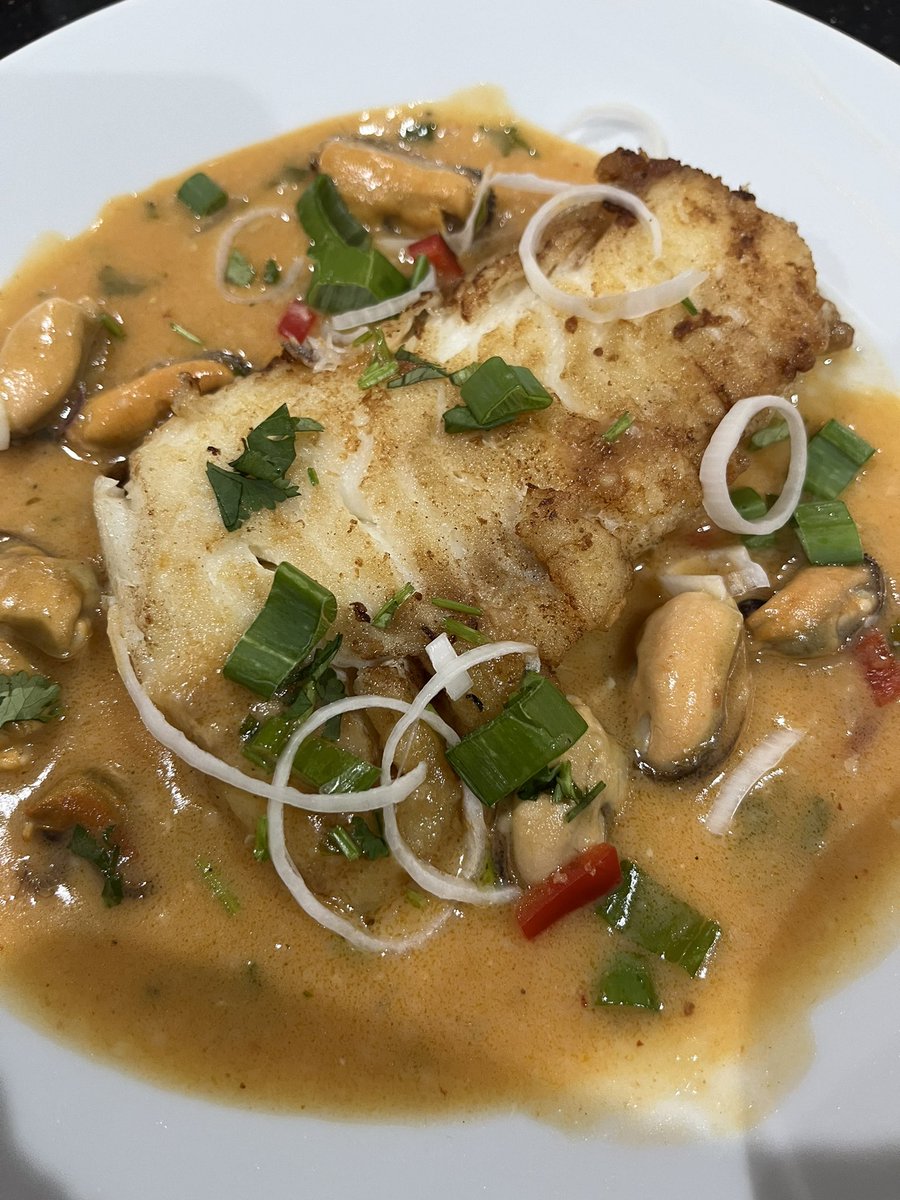 rexgoldsmith's tweet photo. Fresh haddock with a mild mussel curry, with the perfect accompaniment to any fish or curry, chips! https://t.co/NxOLFDQ7AR
