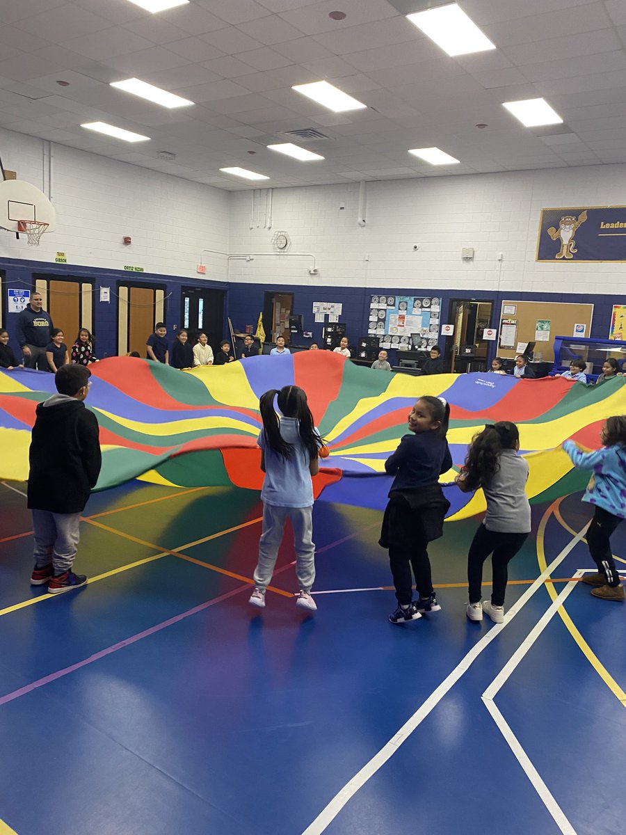 FLCphysed's tweet photo. Starting our Morning with Olly the Octopus.
#believeinflc #parachutefun #flcphysicaleducation https://t.co/ralCeLsowy