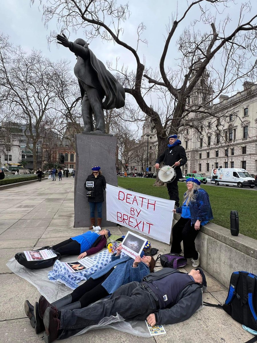 csibike1's tweet photo. @riotgrandma72 @Keir_Starmer @EdwardJDavey We held another die-in yesterday as many of us fear #DeathByBrexit due to NHS staff and medicine shortages. We know #COVID19 and the war also caused issues but if we stayed in the European Medicine Agency the EU stockpiles and helps members out. #RejoinEMA and #RejoinEU https://t.co/3j05jTA6vQ