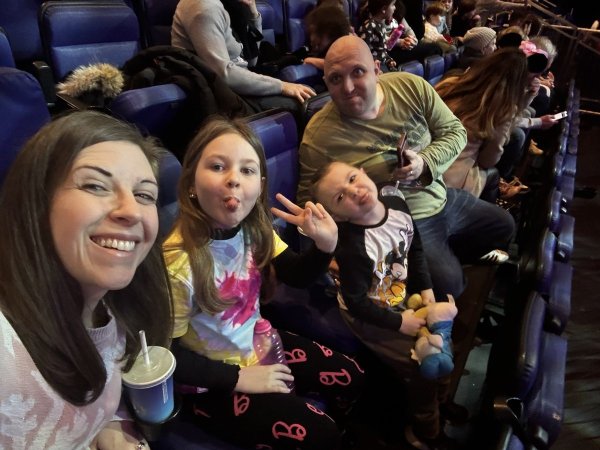 OnlyMsM2024's tweet photo. #disneyonice #londono2 https://t.co/yvNDZLLM0z