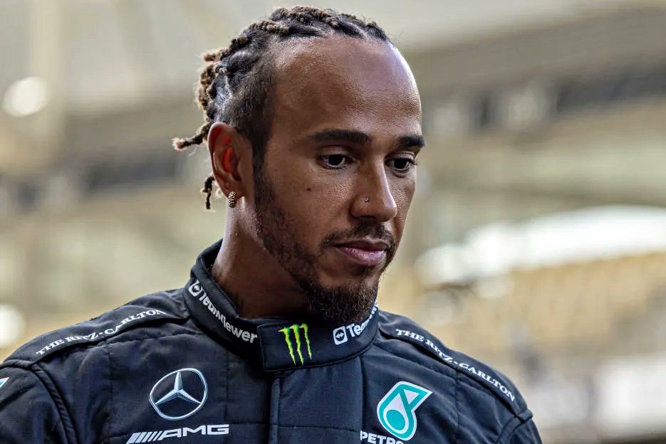 Lewis Hamilton despede-se da Mercedes:

"Foram 11 anos incríveis com esta equipa e estou orgulhoso do que alcançámos juntos. A Mercedes é parte da minha vida desde os meus 13 anos. É um lugar onde cresci, e a decisão de sair foi uma das mais difíceis que tomei... Mas é a altura