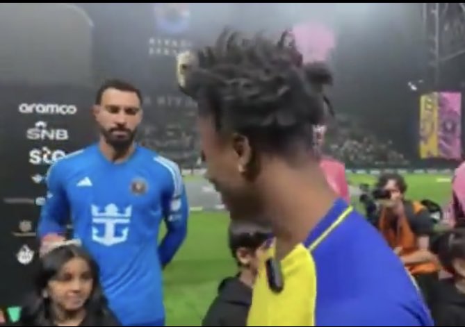 Speed to Inter Miami GK: “Ronaldo or Messi?”

Callender: “Don't compare Ronaldo to Messi , Compare him to me since we have the same style of play.”

Speed: “What do you mean? You’re a GK , aren’t you?”

Callender: “Yeah but we both stay in the box and wait for the ball.” 😭😭😭