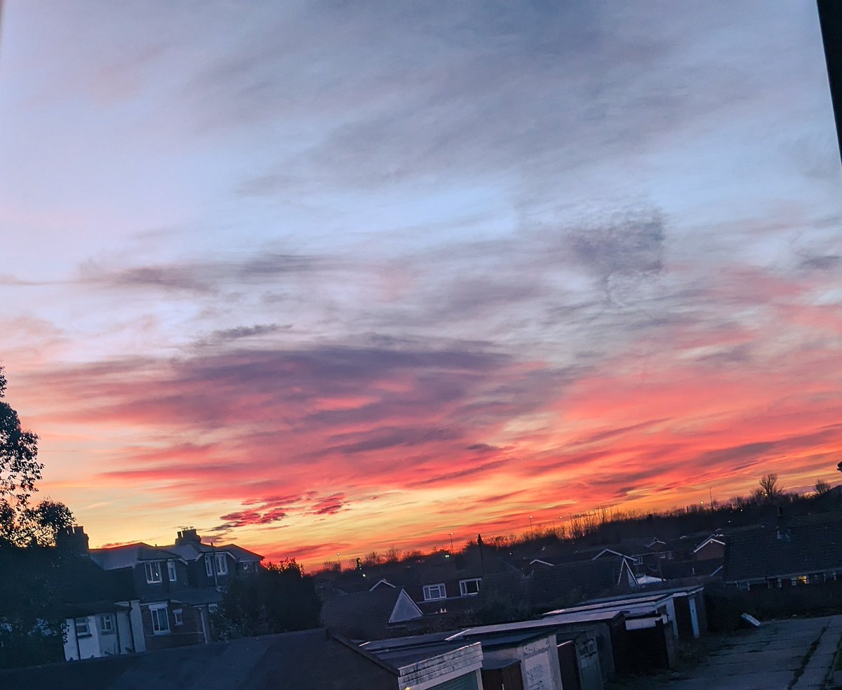 Not a bad view, hanging your phone out the kitchen window to get a pic <a href="/madebygoogle/">Made by Google</a> #pixelfold #TeamPixel