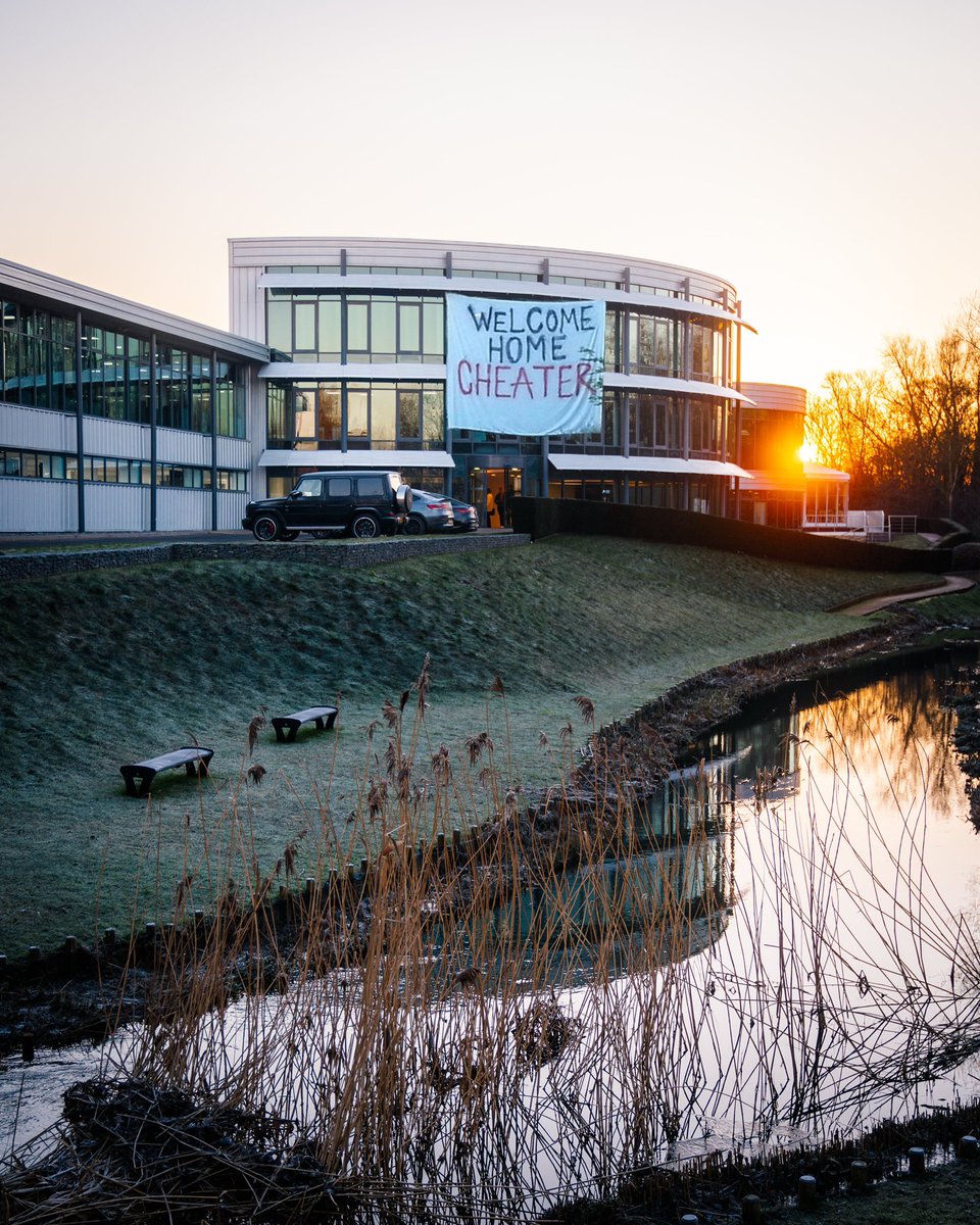 askolatte's tweet photo. Mercedes HQ on 14th February https://t.co/PmhfucBZGZ