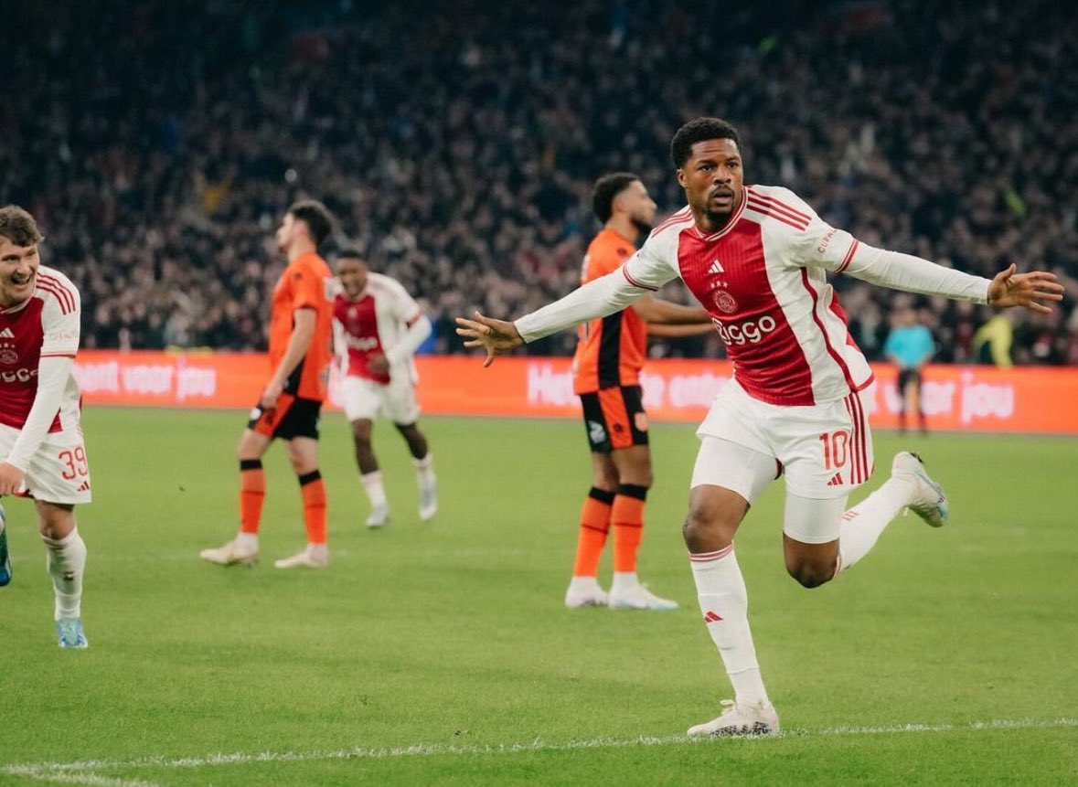 🚨🔴⚪️ Ajax have rejected formal bid from Nottingham Forest for Chuba Akpom.

Ajax also sent counter-proposal that #NFFC see as unacceptable.

Akpom wants the move but as of now, not advancing between clubs.