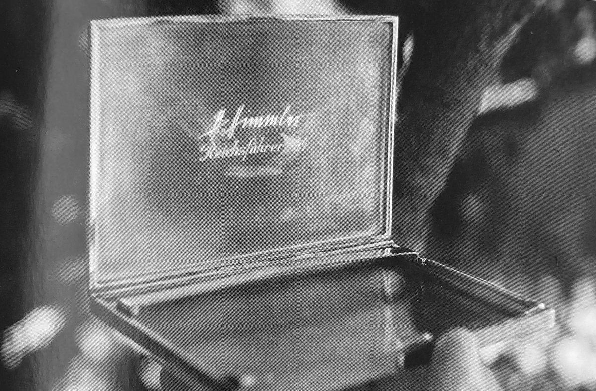 sorrenkino's tweet photo. el 20 de octubre de 1940 himmler fue a las ventas a una corrida en la que se anunciaba el torero sevillano pepe luis vázquez. al finalizar esta, le regaló al diestro una pitillera con su nombre grabado. https://t.co/7YqTdSGHSH