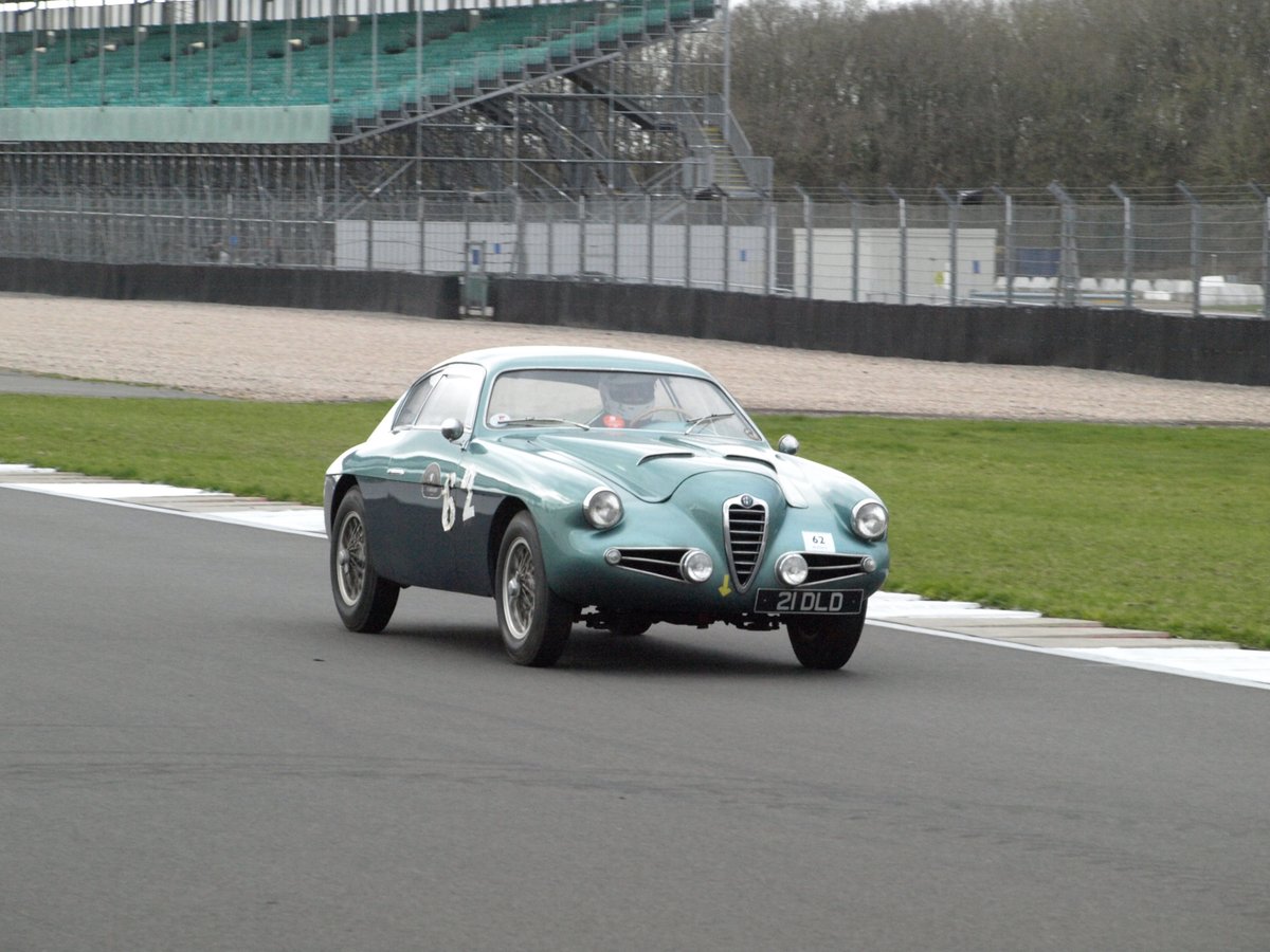 sgh38's tweet photo. On track action form the 2023 Pomeroy Trophy #Bentley #AlfaRomeo #AstonMartin #Porsche #Peugeot #ArmstrogSiddeley #pomeroytrophy #vscc https://t.co/pAtEXM7WSZ