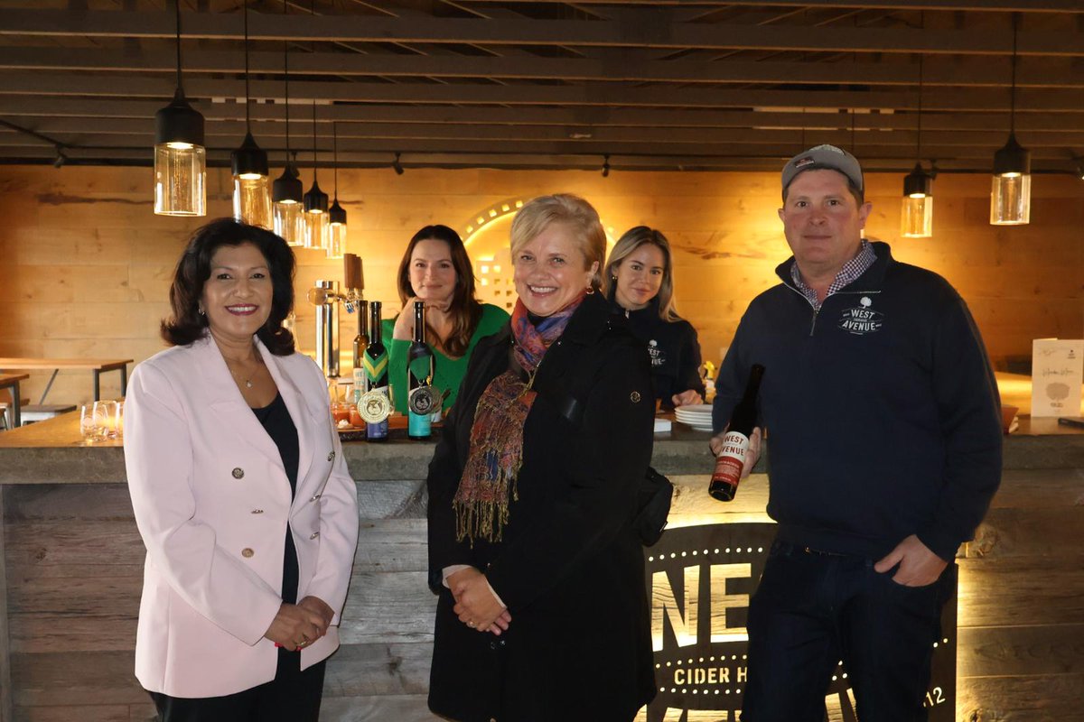 Starting off the day at the West Avenue Cider House in Flamborough! 

Made from Ontario-grown apples, <a href="/WestAvenueCider/">West Avenue Cider</a> can be found in restaurants and bars across the province. 🍺🍏
 (1/2)
