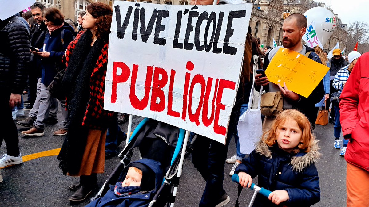 Samir_Alioua_'s tweet photo. 🔴📢 Mobilisés pour défendre l'Ecole publique !
Pour cela nous avons besoins de moyens humains et financiers à la hauteur des enjeux !
On ne lache toujours rien !✊️
@carladugault @arenasrodrigo_
#FCPE91 #FCPE @FSU_SNUipp @cgt_educ @FnecFpFO @SNESFSU https://t.co/3Dnk1aLt8J