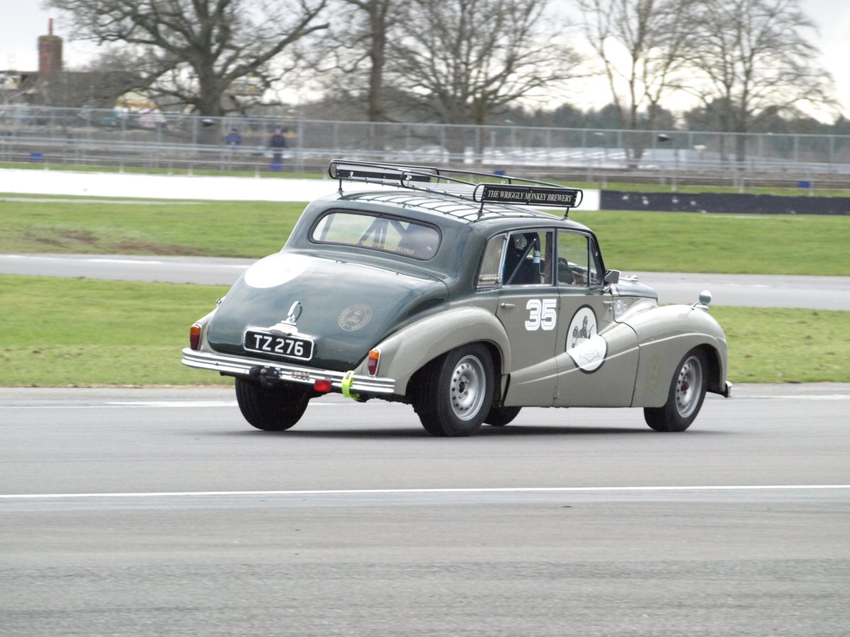 sgh38's tweet photo. On track action form the 2023 Pomeroy Trophy #Bentley #AlfaRomeo #AstonMartin #Porsche #Peugeot #ArmstrogSiddeley #pomeroytrophy #vscc https://t.co/pAtEXM7WSZ