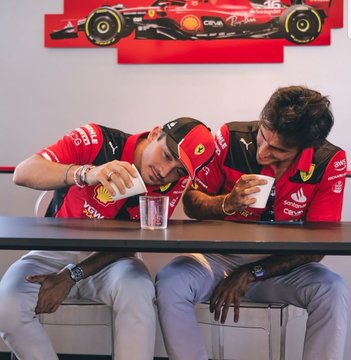 pecado88__'s tweet photo. @Carlossainz55 We lost this golden duo😔 https://t.co/rhnSQECFas