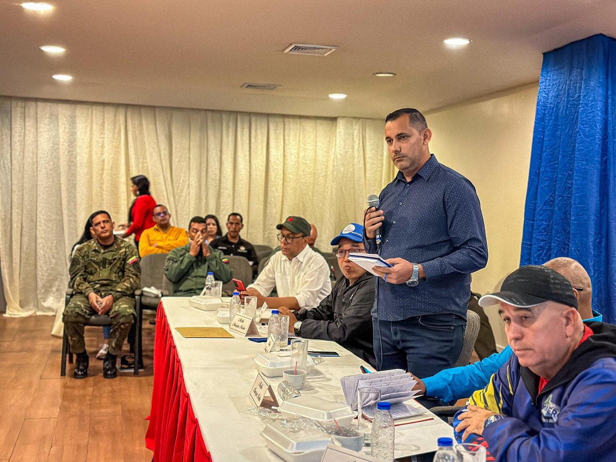 Jordan Sifuentes, alcalde del municipio Mejía: "Continuamos trabajando por hacer las cosas bien y por el beneficio de las personas que confían en nosotros. Tenemos como meta de 2024 la rehabilitación del ambulatorio de San Antonio del Golfo"

@GPintoVzla
#FebreroAntiimperialista