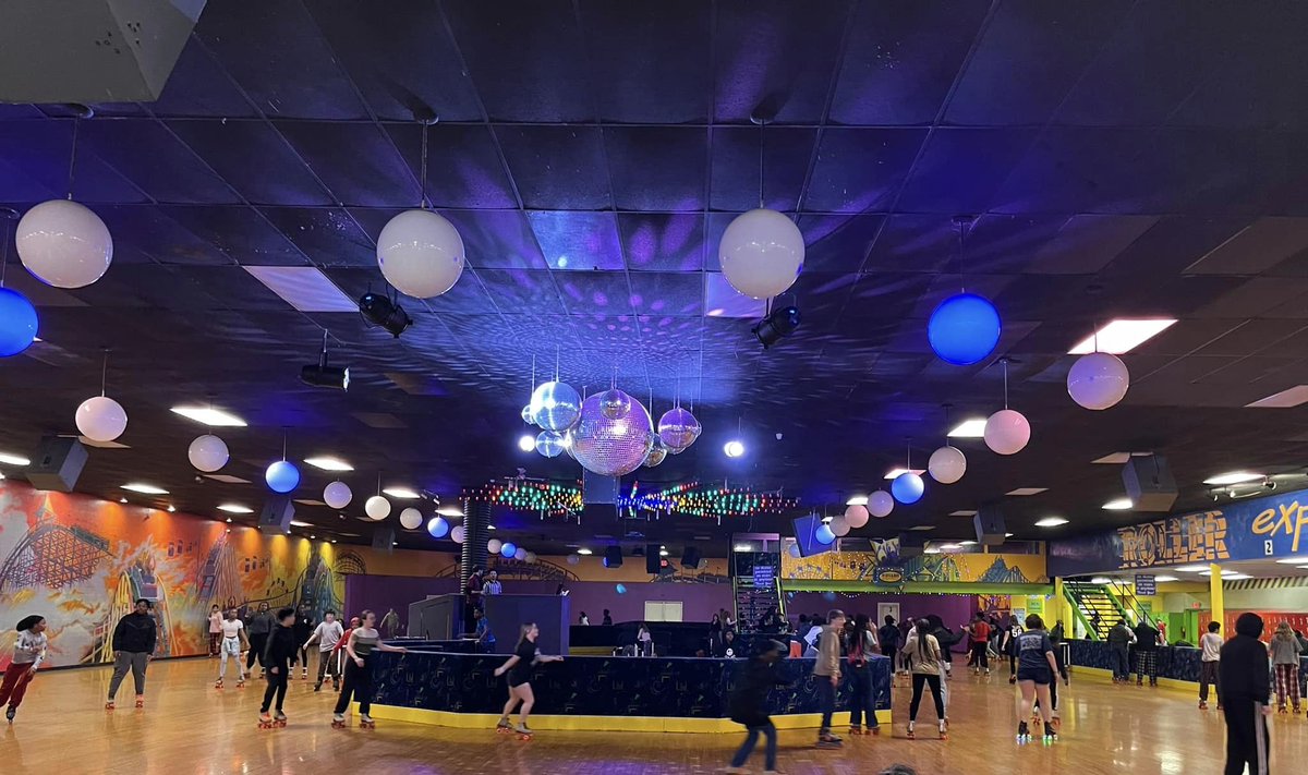 Our principal, Dr. Carter, and assistant principal, Mrs. Cruz, hit the roller rink for the MPMS Skate Zone 71 party! 
Everyone had a great time!