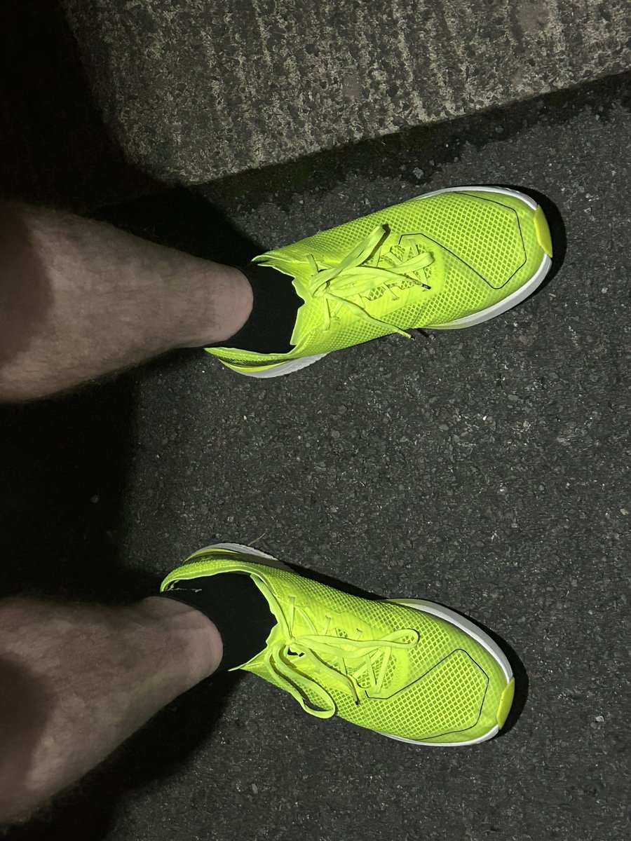 wheresw90458208's tweet photo. New daps day, theyβre pretty speedy on smooth tarmac, not as planted on rougher terrain. Will take a bit of getting used to #newdaps #Scott #ineedtorunbetter https://t.co/3yj0kmo5CM