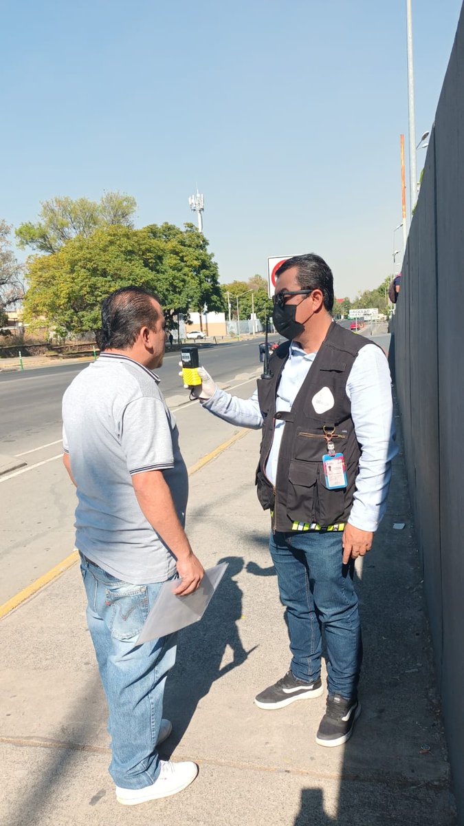 TransporteJal's tweet photo. Hoy personal de la dirección de Supervisión al Transporte Público inició con las pruebas de alcoholemia a conductores del transporte público, donde se realizaron 63 pruebas, las cuales dieron como resultado negativo. 🍷🌡️❌ https://t.co/sUPPokXEAQ