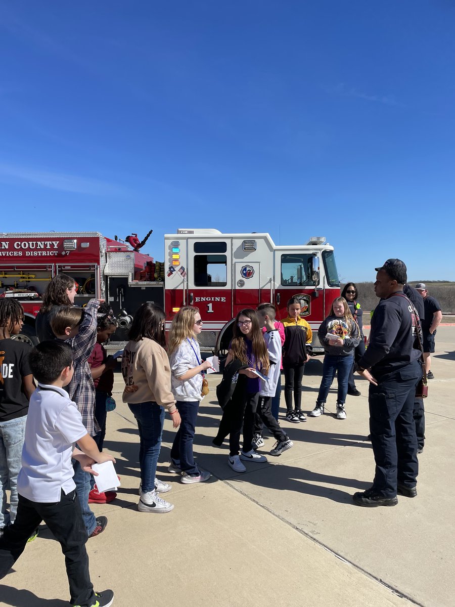 OfficialCISD's tweet image. 👩‍⚕️👨‍🎓💼 This week was College and Career Week and Noble-Reed hosted a Careers on Wheels event! 🚗🌐 Our high school CTE classes also presented during morning assembly about what future careers they have been studying for. #CISDBelieves #CISDGrows