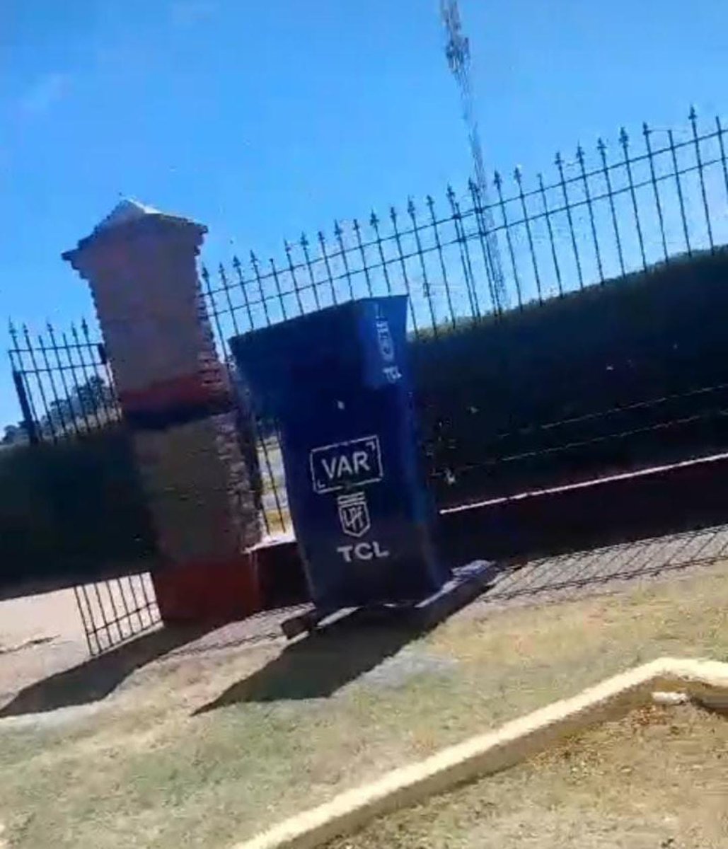 pajarera89's tweet photo. Vendo cabina de Var . Semi nueva, pequeños detalles...su consulta no molesta..preguntar x sr otrino https://t.co/t5qtyWeU0c