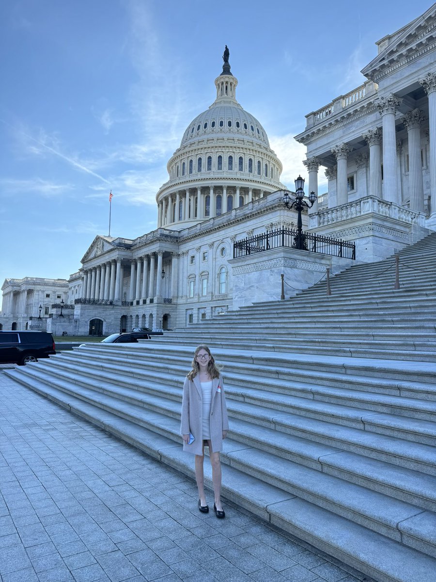 What a beautiful day to be on the Hill advocating for #TitleIX and the Fair Play for Women Act. So grateful for the opportunity to do this with my youngest. Thank you, @voiceinsport! @SHAPE_America