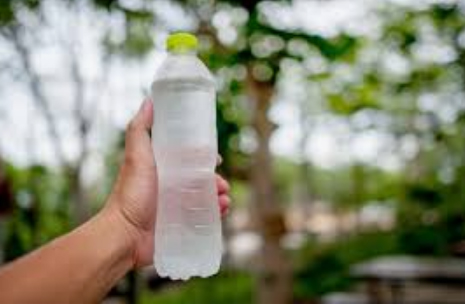 ¡Con este calor si va un delivery a tu casa o ves un policía parado en la esquina o una cuadrilla arreglando la calle ofreceles AGUA! #Empatia ¡Gracias por RT!