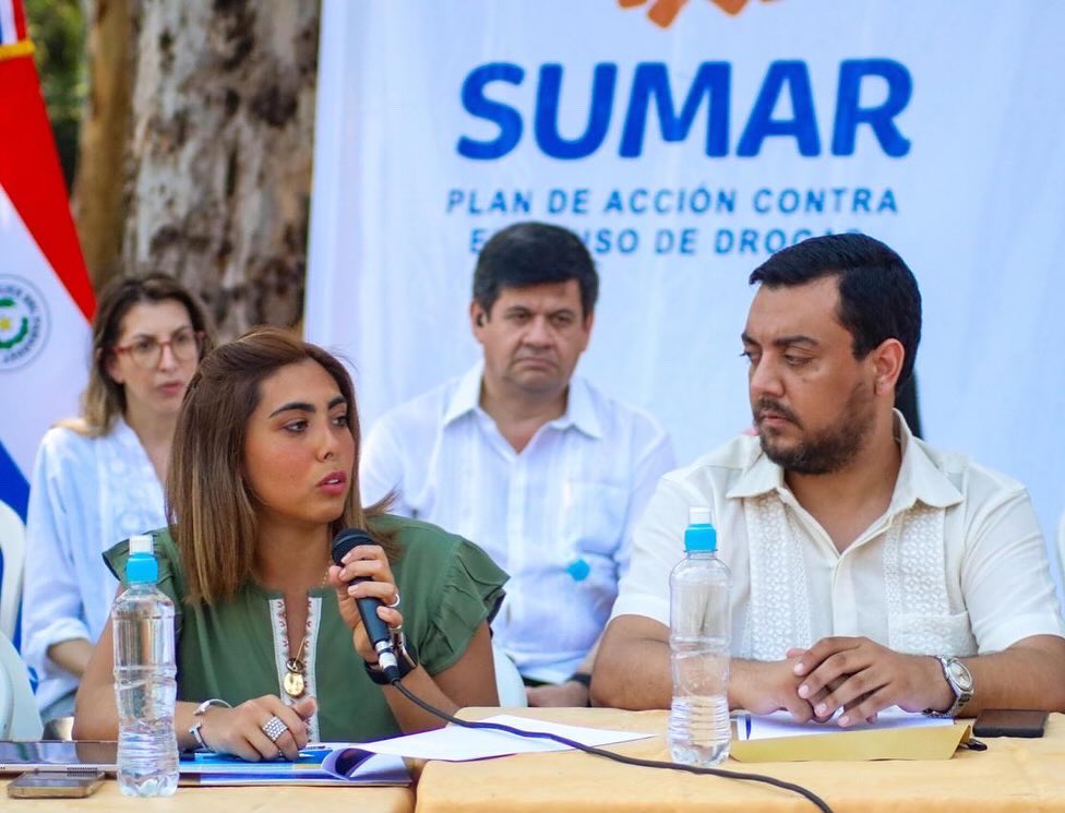 flotaboada's tweet photo. Como parte de la etapa de rehabilitación del plan nacional SUMAR, estuvimos compartiendo una mesa de trabajo con la Ministra de Salud @mariatbaran y el Ministro de la Niñez @WalterGCpy en el Centro de Convivencia Pedagógica “Ñemity” 🇵🇾😁🙌🏻

#GobiernoDelParaguay ✨
•
@MINNAParaguay 
@SNJPy 
@msaludpy 
@MTESS_PY 
@mongelospy