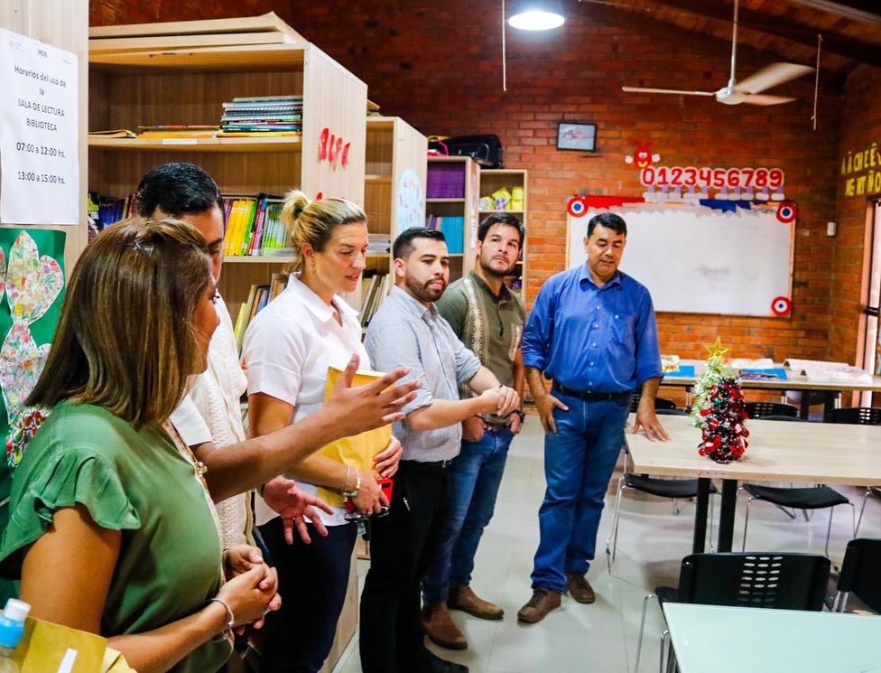 flotaboada's tweet photo. Como parte de la etapa de rehabilitación del plan nacional SUMAR, estuvimos compartiendo una mesa de trabajo con la Ministra de Salud @mariatbaran y el Ministro de la Niñez @WalterGCpy en el Centro de Convivencia Pedagógica “Ñemity” 🇵🇾😁🙌🏻

#GobiernoDelParaguay ✨
•
@MINNAParaguay 
@SNJPy 
@msaludpy 
@MTESS_PY 
@mongelospy
