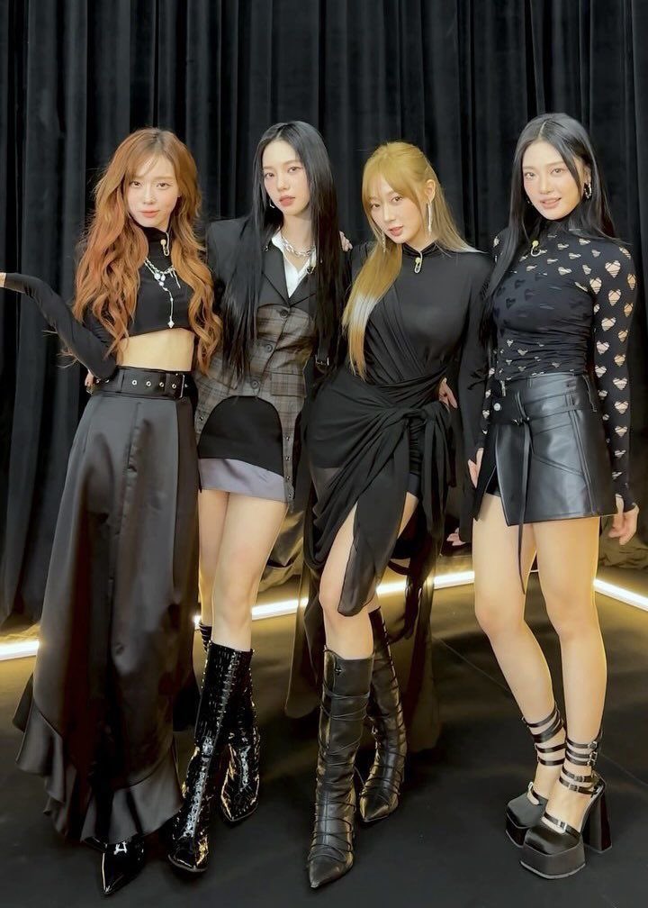 mother next to mother next to mother next to mother