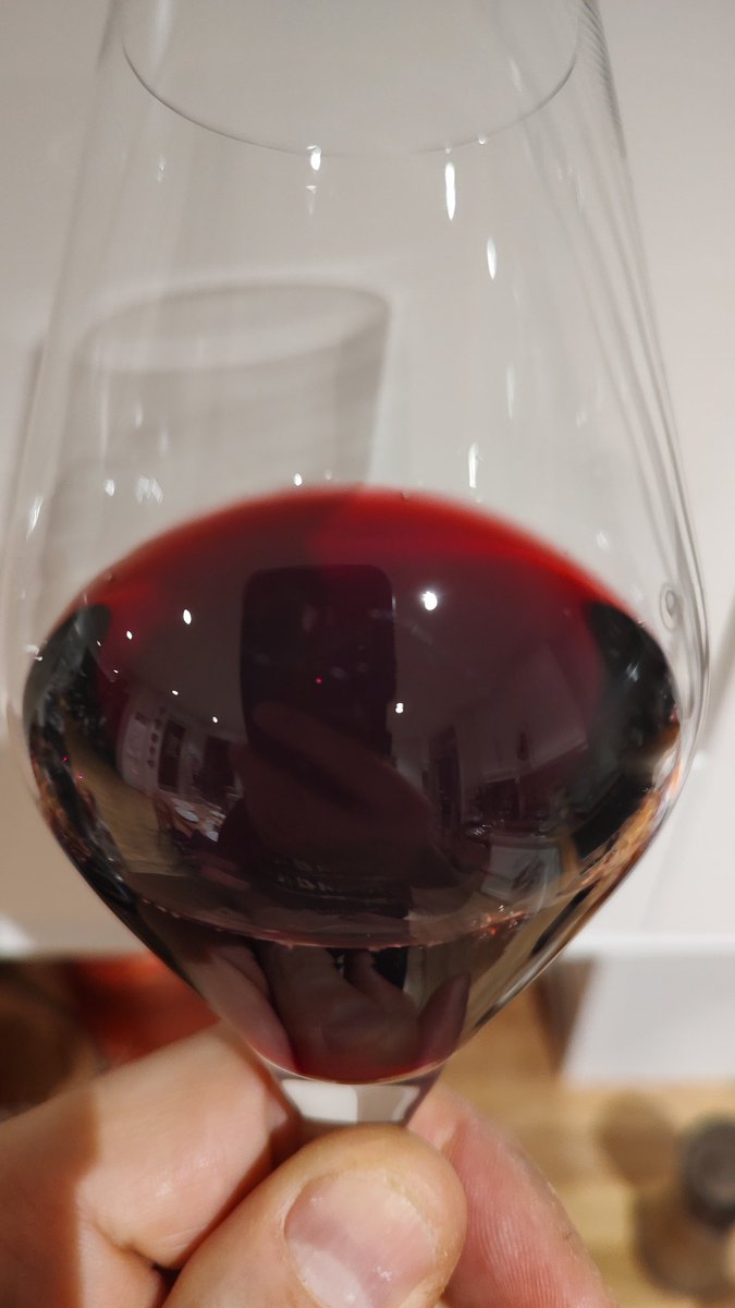 TB47134218's tweet photo. #Shabo Cabernet Sauvignon 2022.
Nose: Vanilla, ripe blackberries, and black cherries.
Palate: Follows nose, balanced tannins. Integrated oak, bright acidity.
Finish: Medium w/an echo of freedom, notes of courage and heart typical of '22 vintage. https://t.co/AIcvBk4kyo