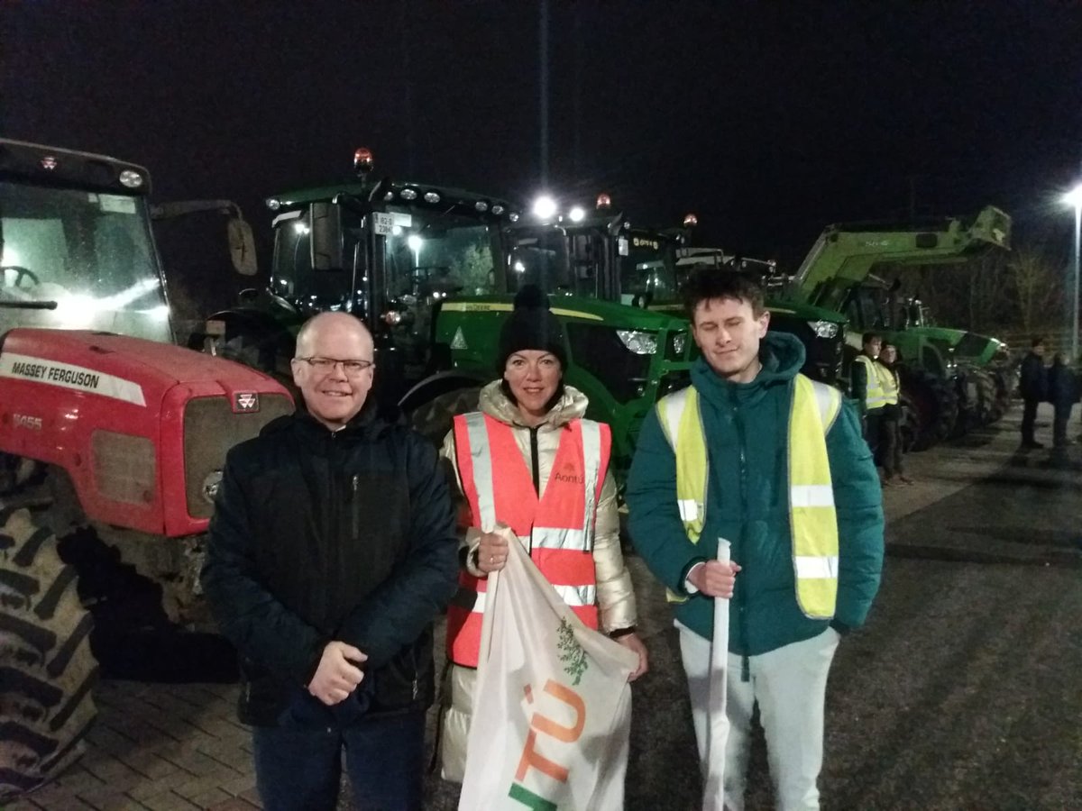 Toibin1's tweet image. Its wonderful to see farmers protest all around the country. 

The Government better wake up. 

Farmers are not going to tolerate this level of damage anymore.