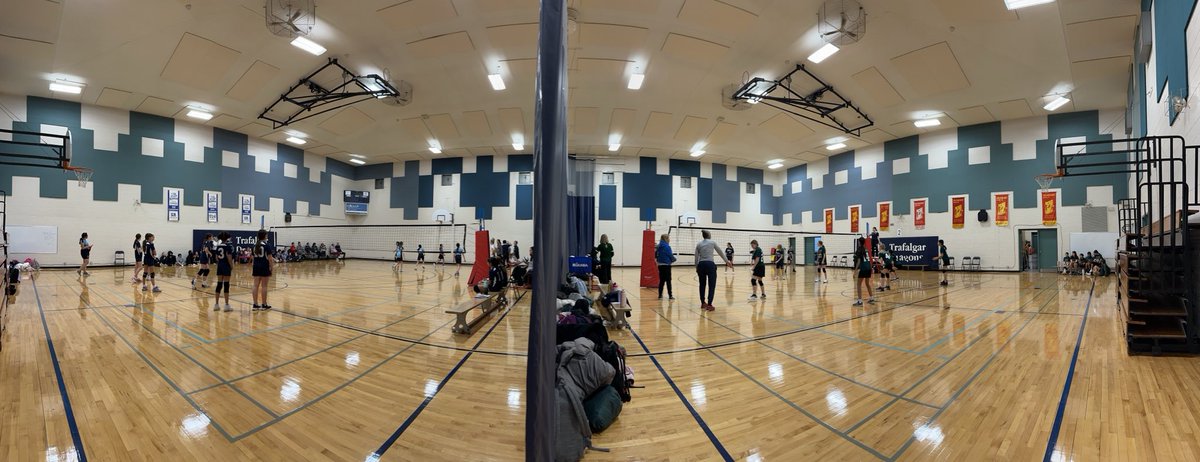 Mini m-meet happening right now ⁦<a href="/trafalgarcastle/">Trafalgar Castle School</a>⁩ … 6 teams, lots of cheering, good fun!! #volleyball #dragons #godragons