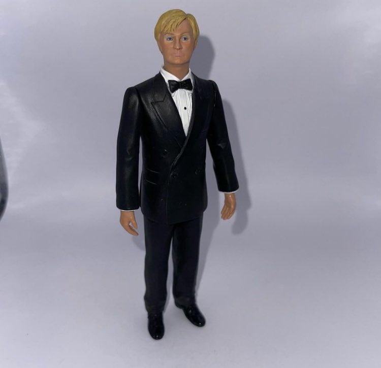 DocWhoFigures's tweet photo. 🚨 UNSEEN PROTOTYPE IMAGES 🚨 

Although it is longstanding that this prototype exists, and a photo of which has circulated for many years now, here we have brand new photos and fresh information courtesy of @DoctorRevwhos! 

Would you have bought a Professor Lazarus figure? https://t.co/YpRRVlAZWv